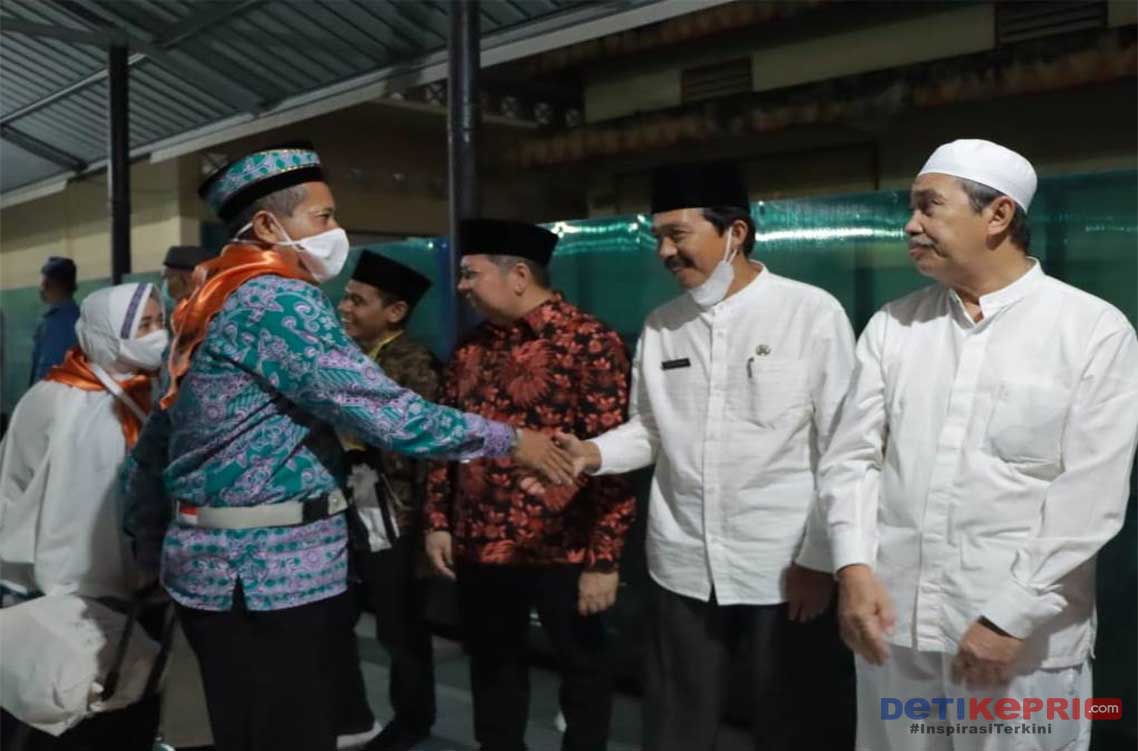 Gubernur Riau lepaskan 55 Jamaah Calon Haji Kloter 45