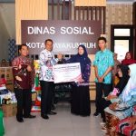 Pemko Payakumbuh Salurkan Bantuan ATENSI untuk Warga, Wawako Tekankan Kepedulian Sosial