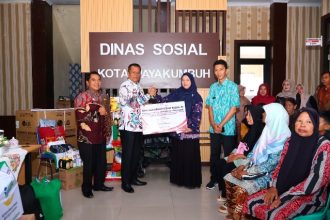 Pemko Payakumbuh Salurkan Bantuan ATENSI untuk Warga, Wawako Tekankan Kepedulian Sosial